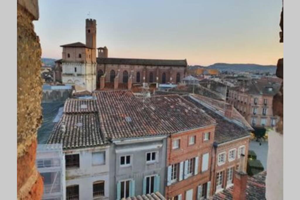 Appartement Exceptionnel 4 Etoiles Hyper Centre Albi 65 M2 Au 4Eme Etage Sans Ascenseur Avec Une Tour Du 12Eme Siecle Dış mekan fotoğraf