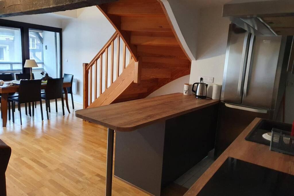Appartement Exceptionnel 4 Etoiles Hyper Centre Albi 65 M2 Au 4Eme Etage Sans Ascenseur Avec Une Tour Du 12Eme Siecle Dış mekan fotoğraf