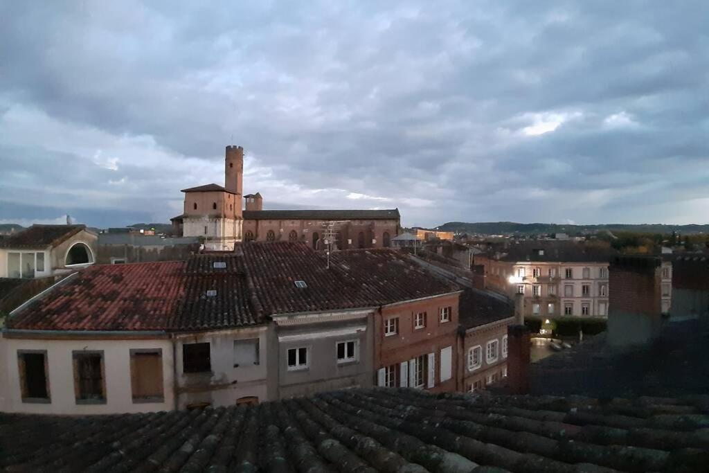Appartement Exceptionnel 4 Etoiles Hyper Centre Albi 65 M2 Au 4Eme Etage Sans Ascenseur Avec Une Tour Du 12Eme Siecle Dış mekan fotoğraf